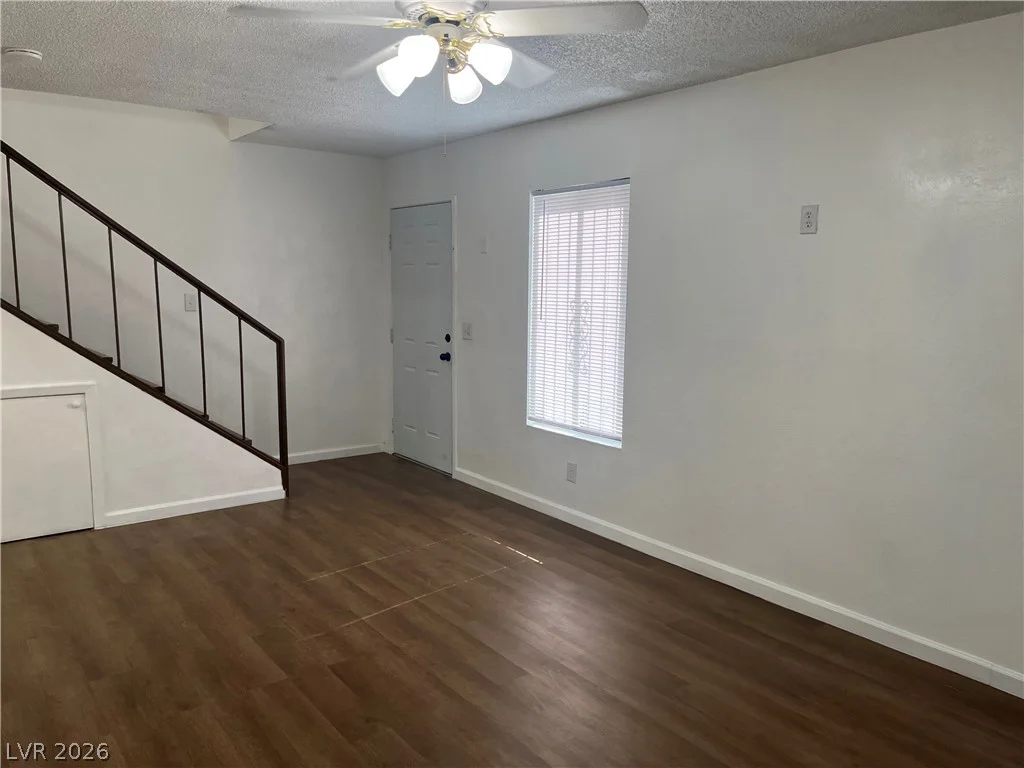 3974 Palos Verdes, Las Vegas, NV 89119