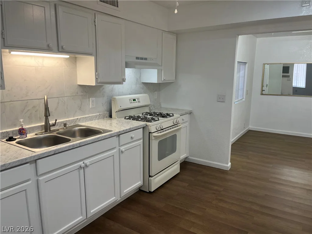 3974 Palos Verdes, Las Vegas, NV 89119