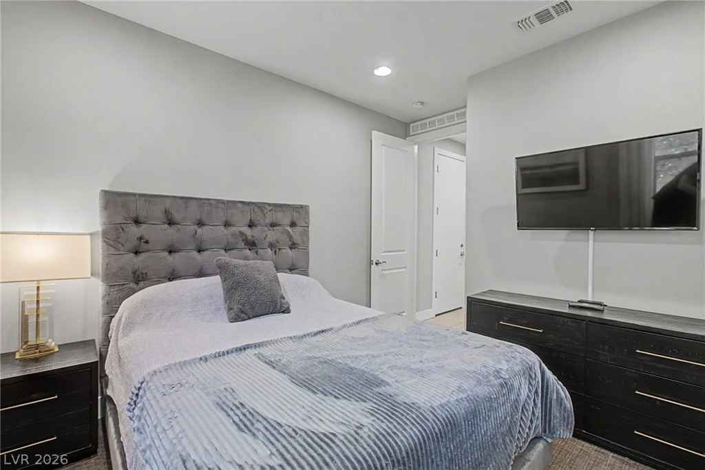 10433 Skye Paseo, Las Vegas, NV 89166