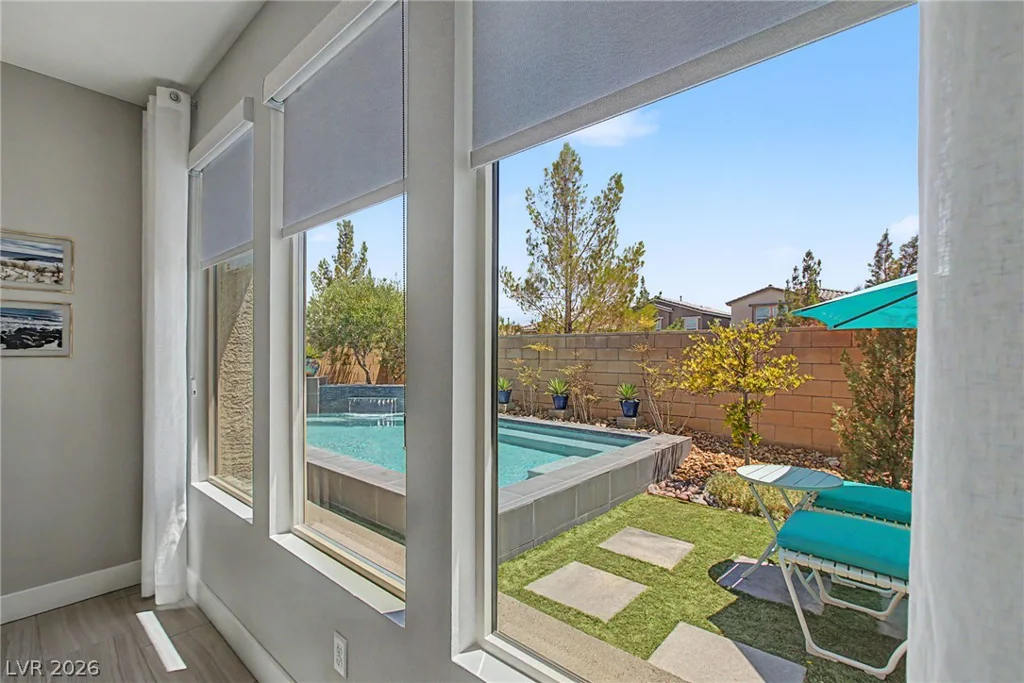 10433 Skye Paseo, Las Vegas, NV 89166