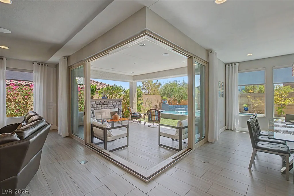 10433 Skye Paseo, Las Vegas, NV 89166