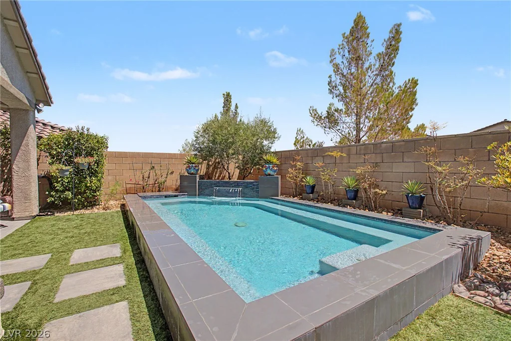10433 Skye Paseo, Las Vegas, NV 89166