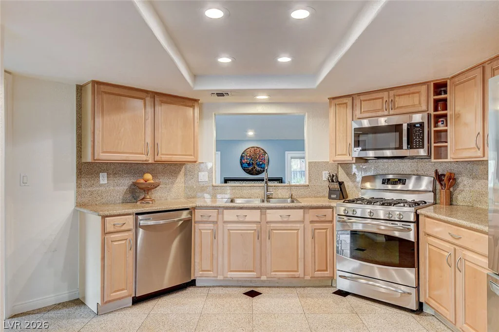 7201 Mission Hills, Las Vegas, NV 89113