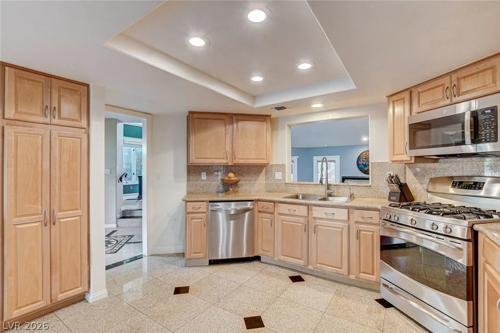 7201 Mission Hills, Las Vegas, NV 89113