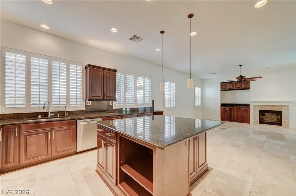 6641 Black Oaks, North Las Vegas, NV 89084