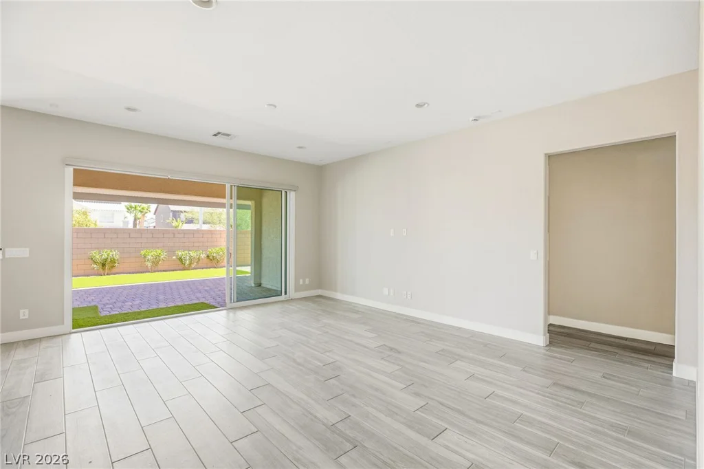 10086 Goff Grove, Las Vegas, NV 89183