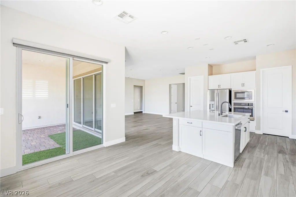 10086 Goff Grove, Las Vegas, NV 89183