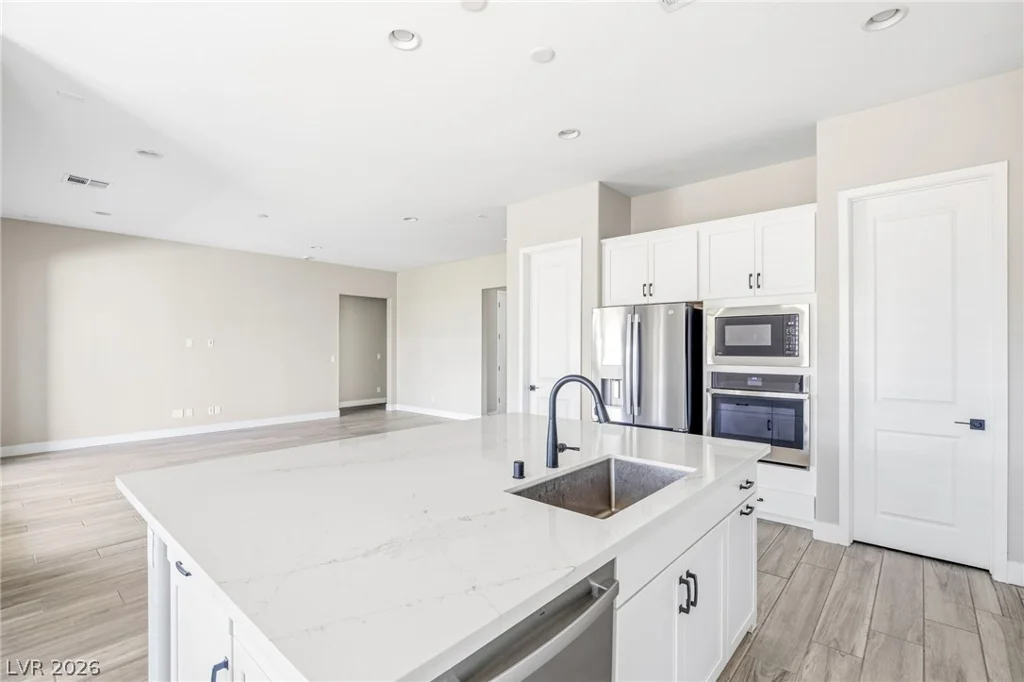 10086 Goff Grove, Las Vegas, NV 89183