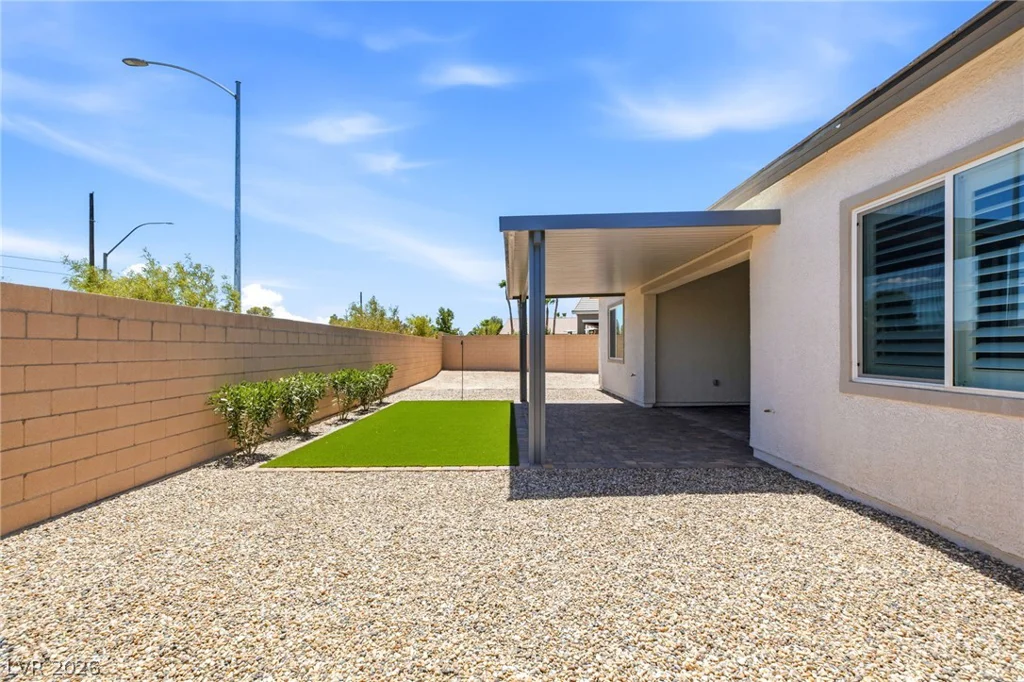 10086 Goff Grove, Las Vegas, NV 89183