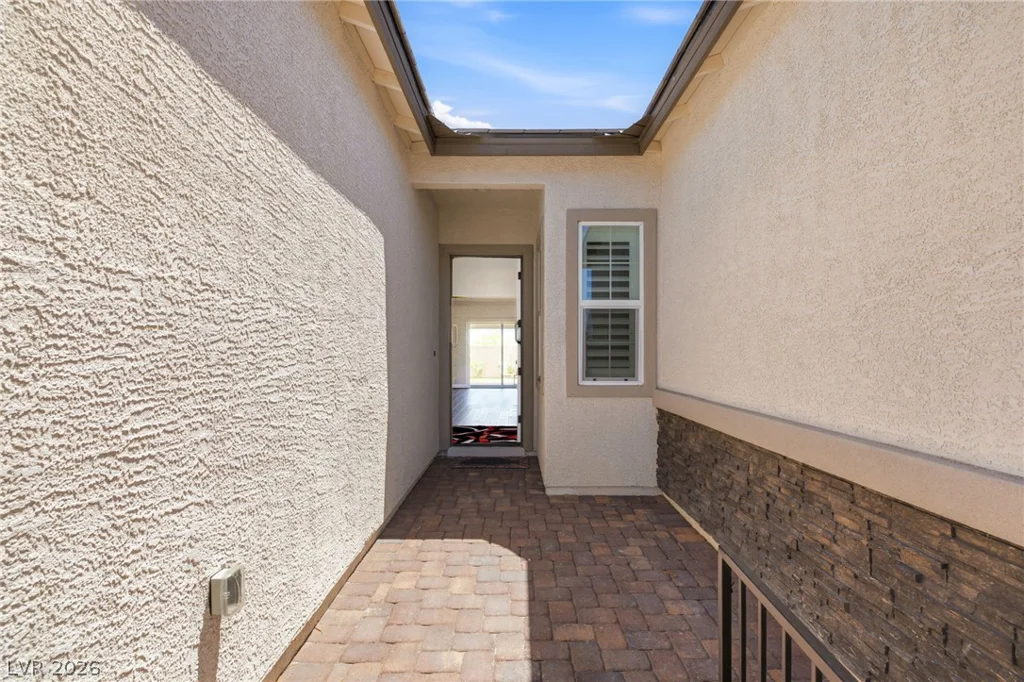 10086 Goff Grove, Las Vegas, NV 89183