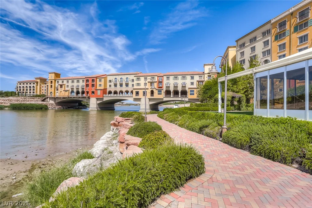 17 Via Del Garda, Henderson, NV 89011