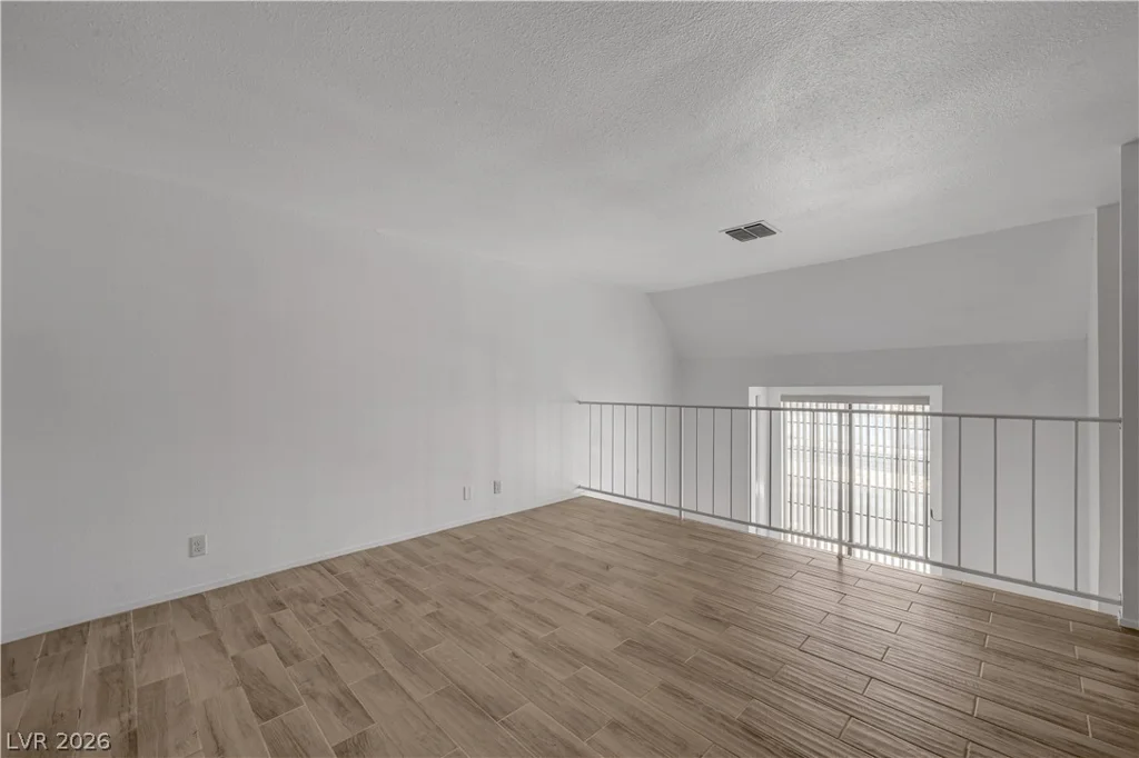 6542 Ironbark, Las Vegas, NV 89107