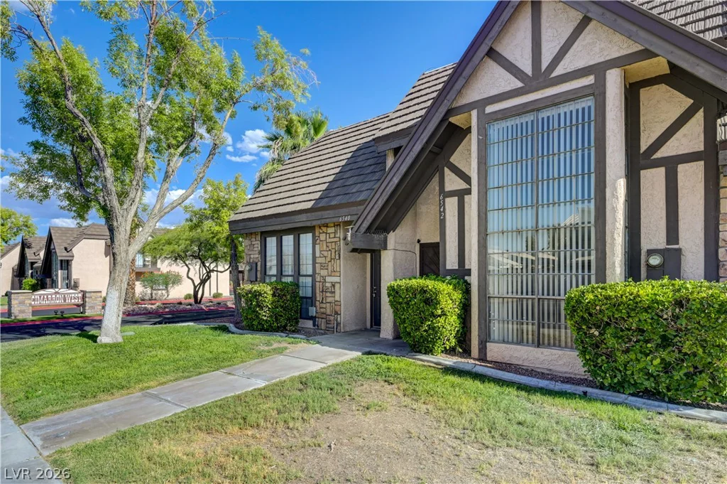 6542 Ironbark, Las Vegas, NV 89107