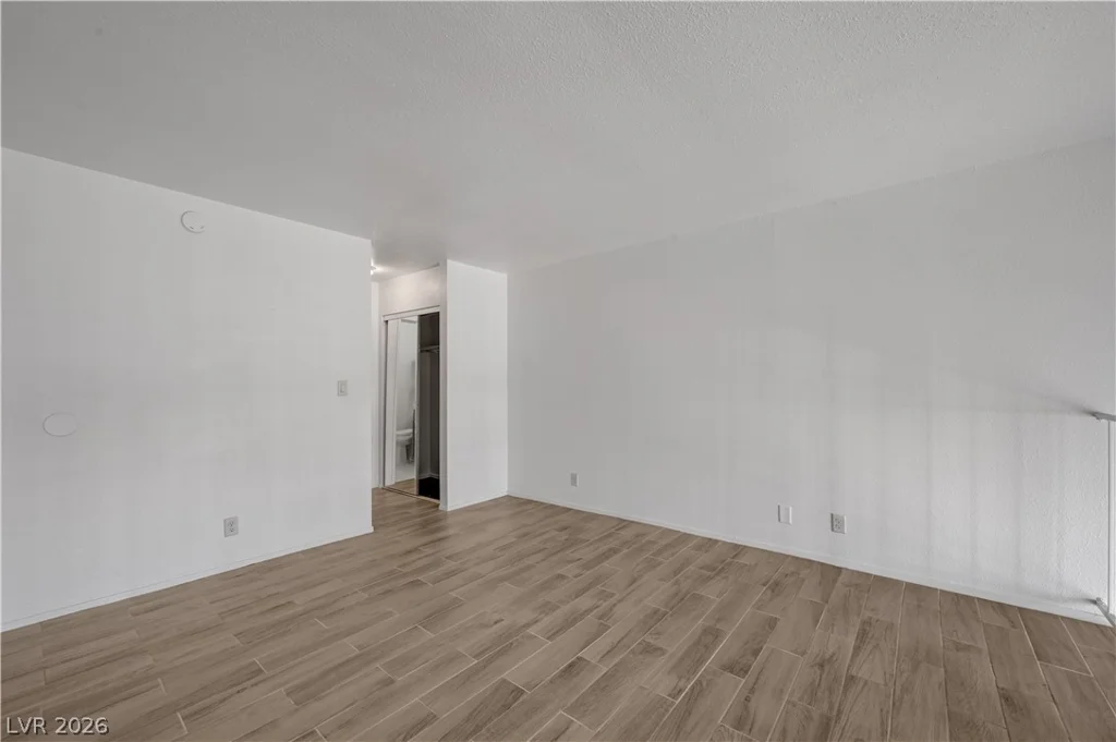 6542 Ironbark, Las Vegas, NV 89107