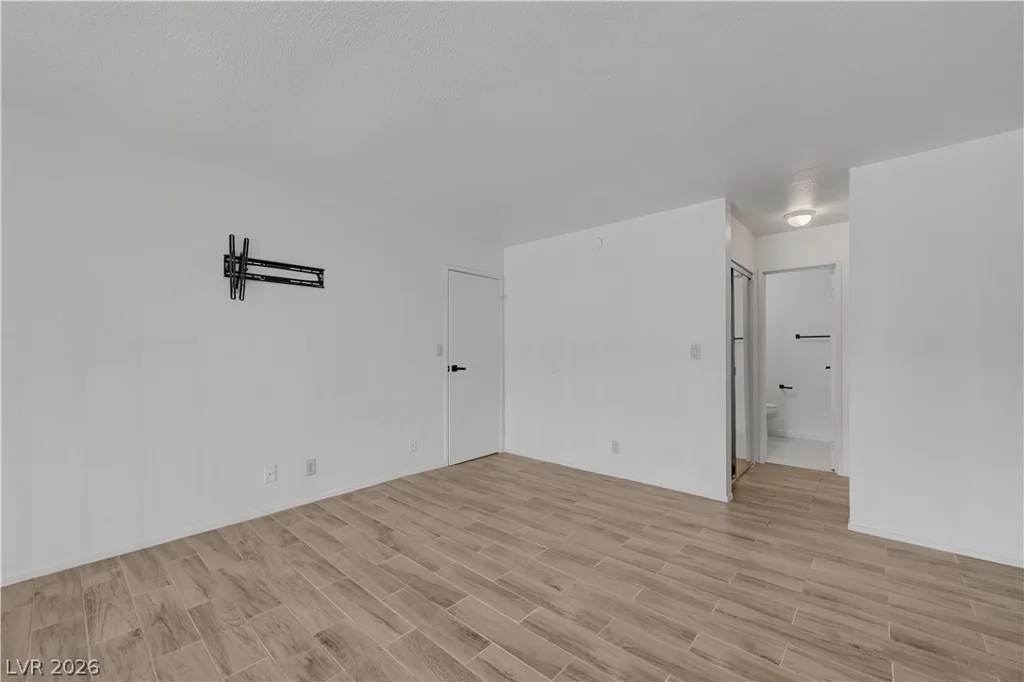 6542 Ironbark, Las Vegas, NV 89107