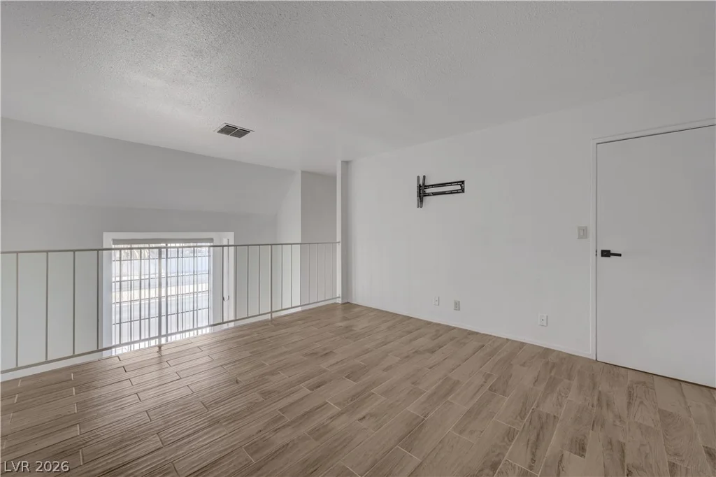 6542 Ironbark, Las Vegas, NV 89107
