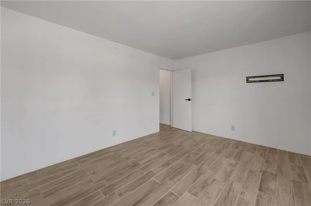 6542 Ironbark, Las Vegas, NV 89107