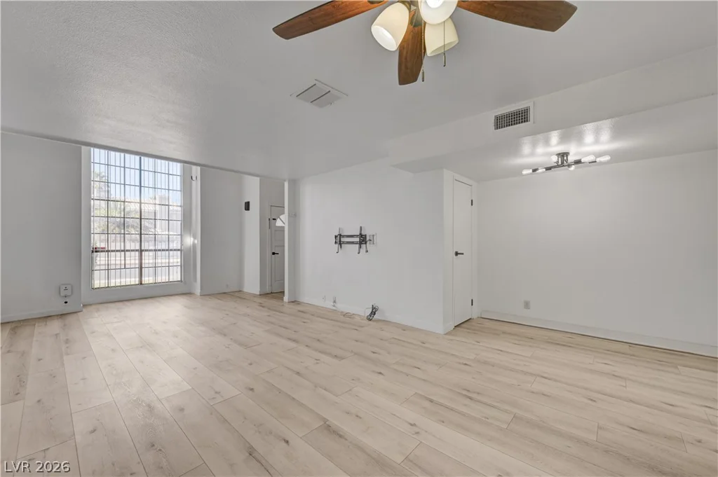 6542 Ironbark, Las Vegas, NV 89107