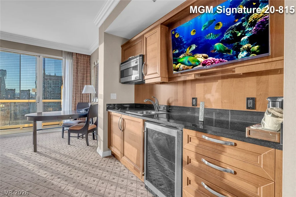 125 Harmon, Las Vegas, NV 89109