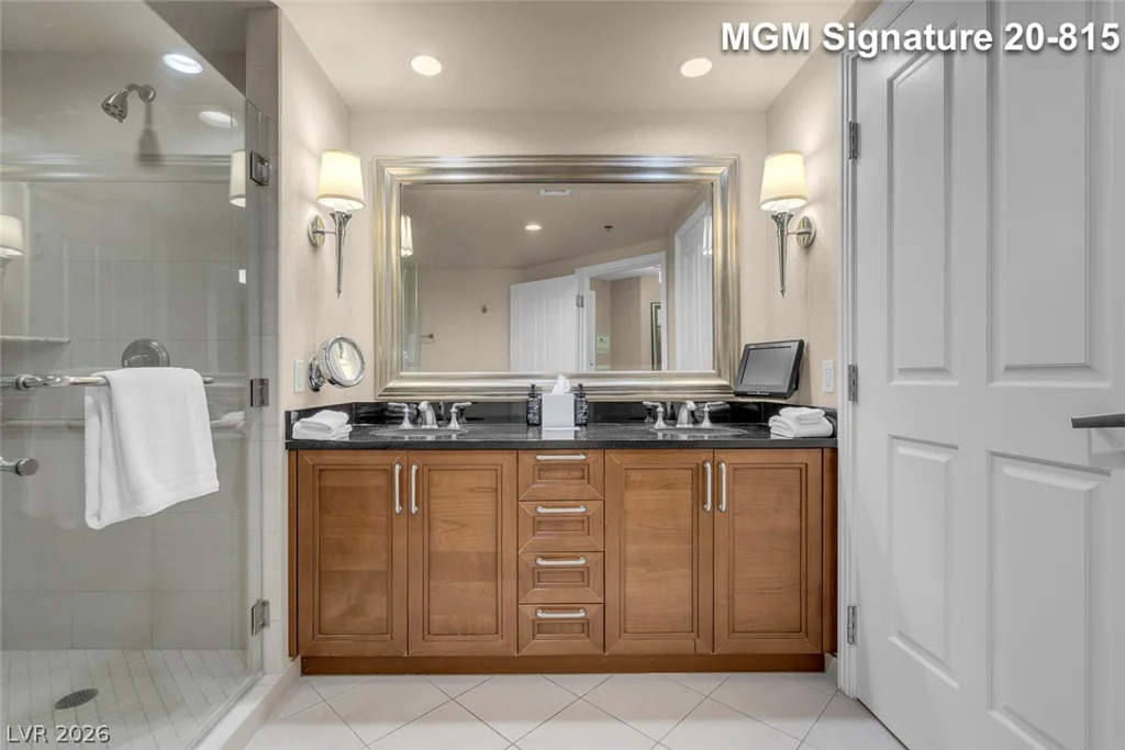 125 Harmon, Las Vegas, NV 89109