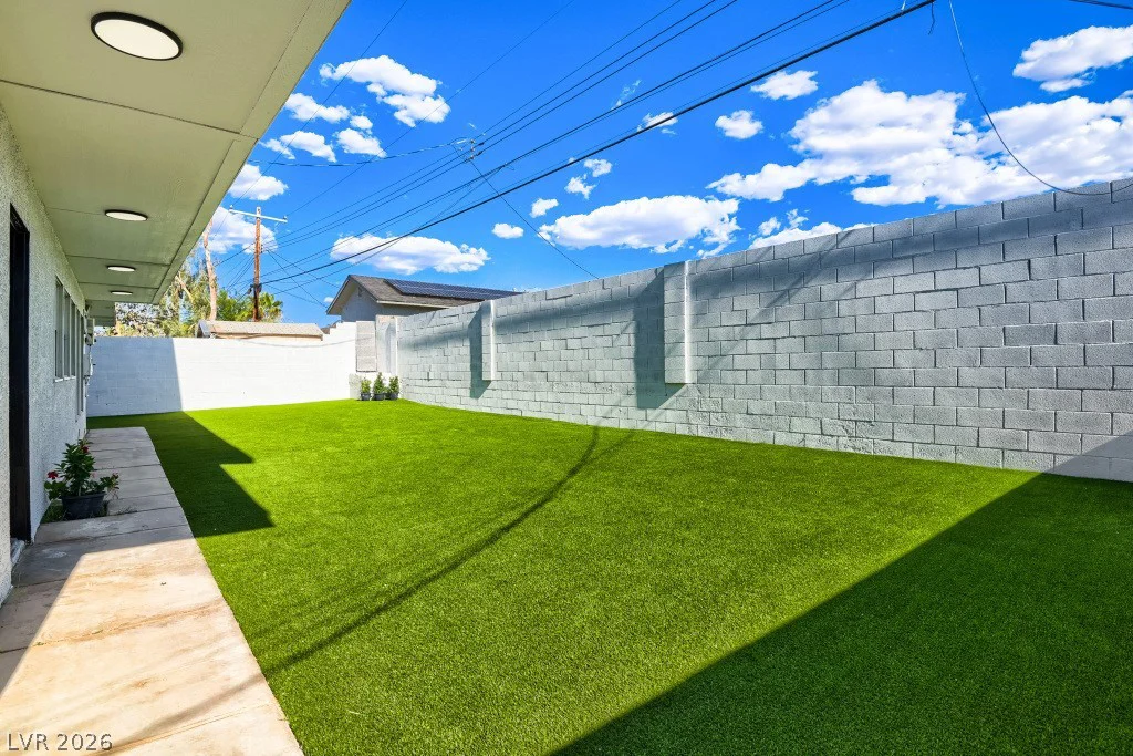 123 Elm, Henderson, NV 89015