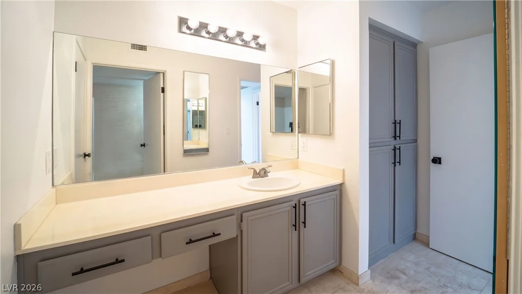 8070 Russell, Las Vegas, NV 89113