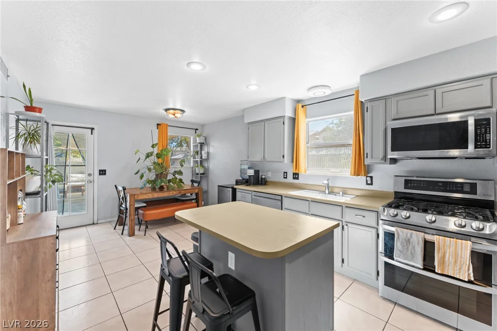 7567 Glowing Ember, Las Vegas, NV 89130