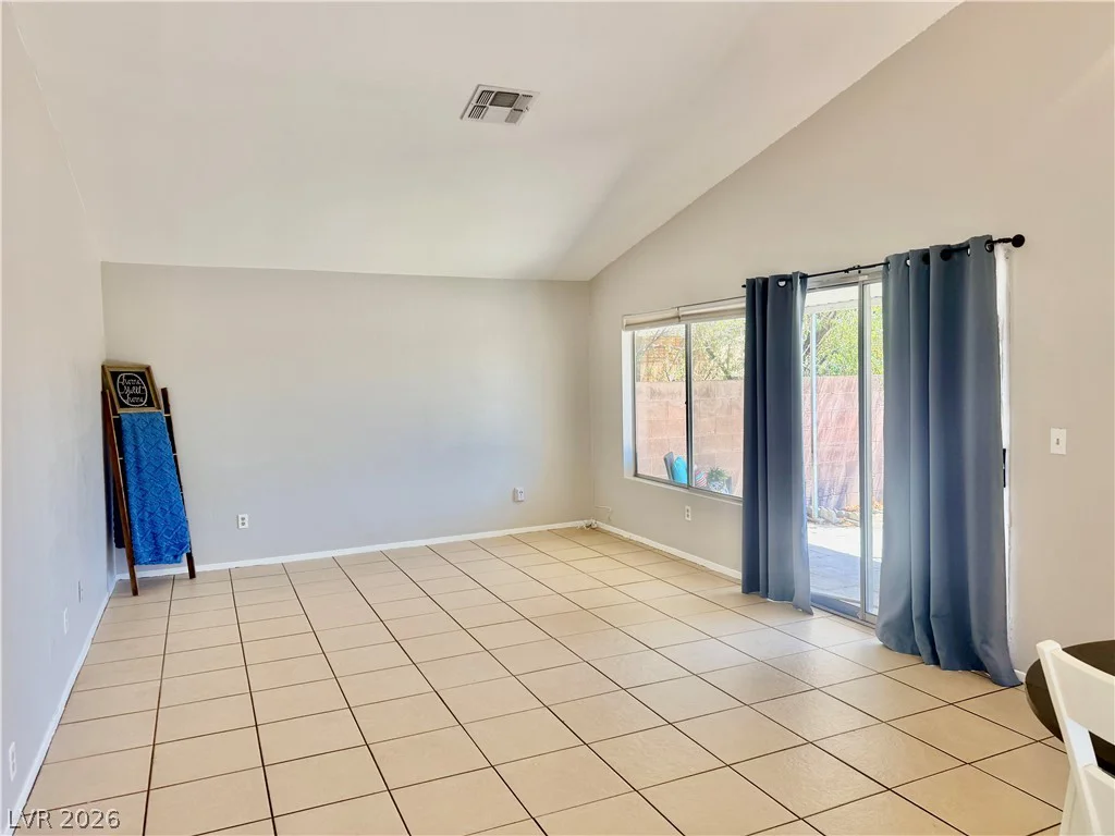 7281 Girard, Las Vegas, NV 89147