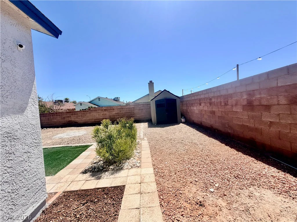 7281 Girard, Las Vegas, NV 89147