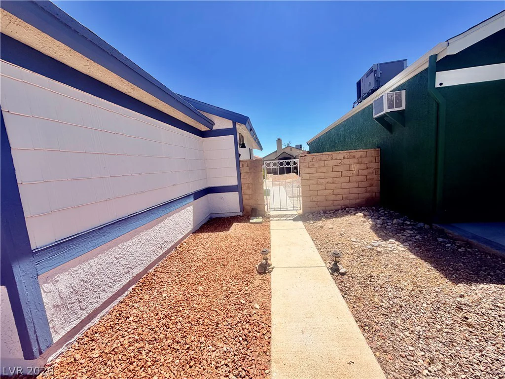 7281 Girard, Las Vegas, NV 89147