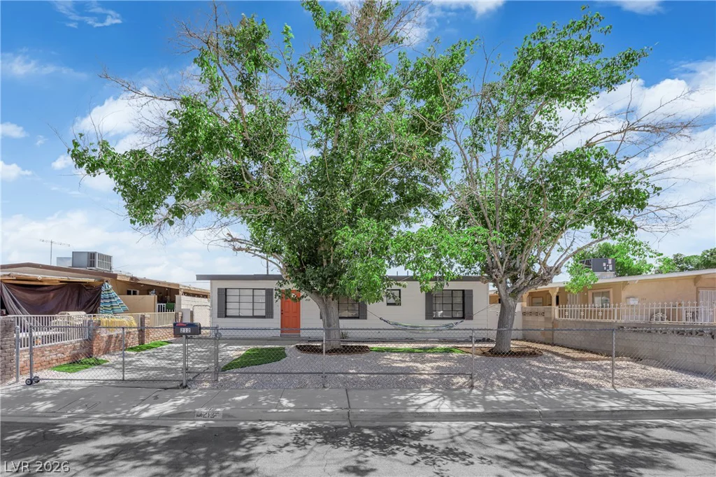 212 Minnesota, Las Vegas, NV 89107