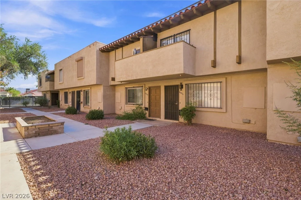 6233 Washington, Las Vegas, NV 89107