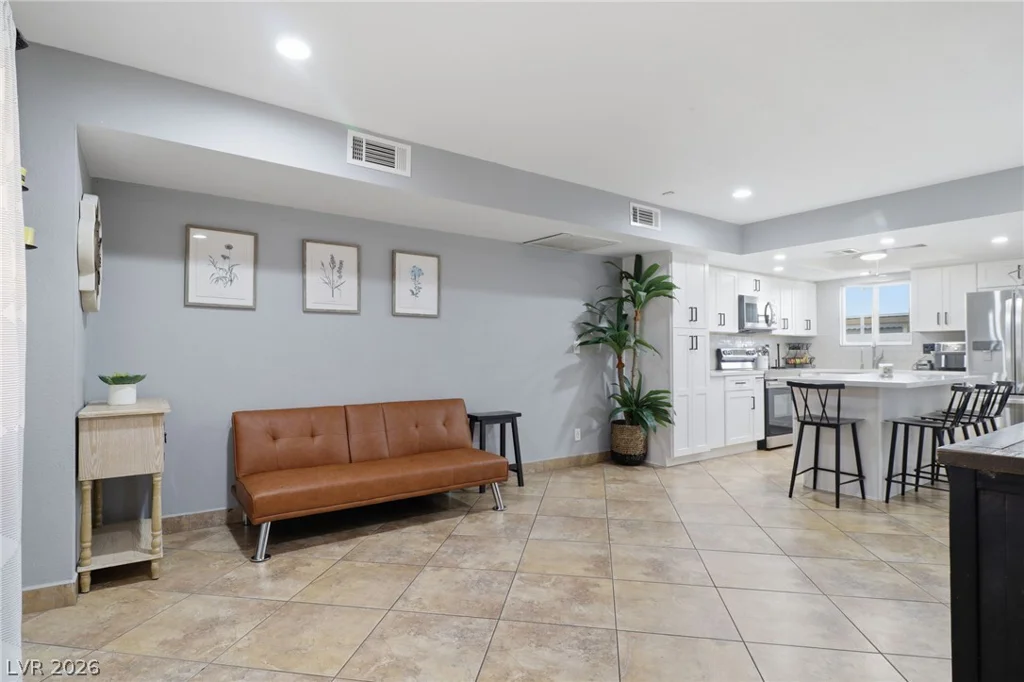 6233 Washington, Las Vegas, NV 89107