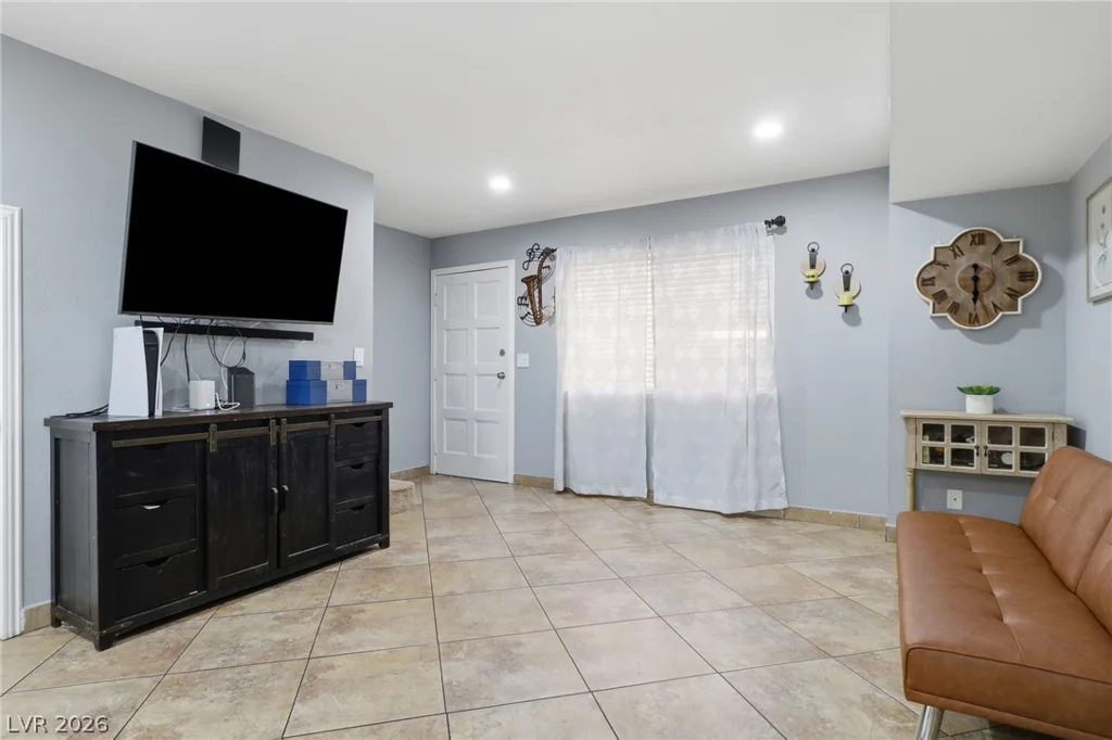 6233 Washington, Las Vegas, NV 89107