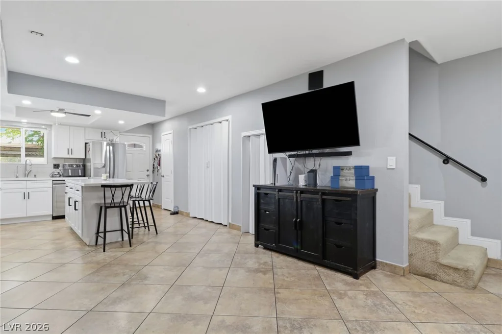 6233 Washington, Las Vegas, NV 89107