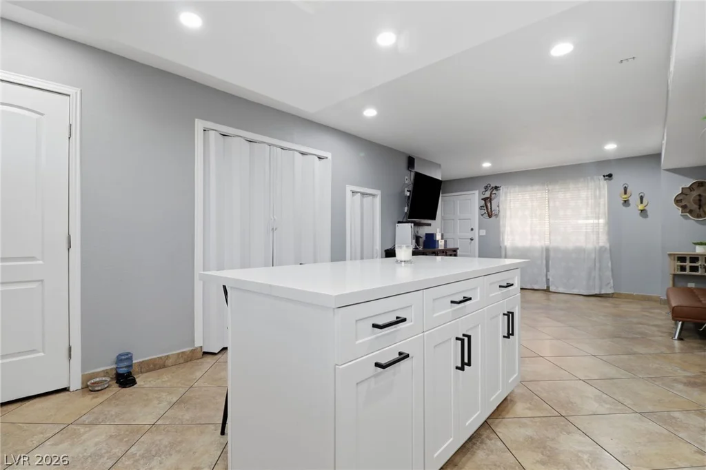 6233 Washington, Las Vegas, NV 89107