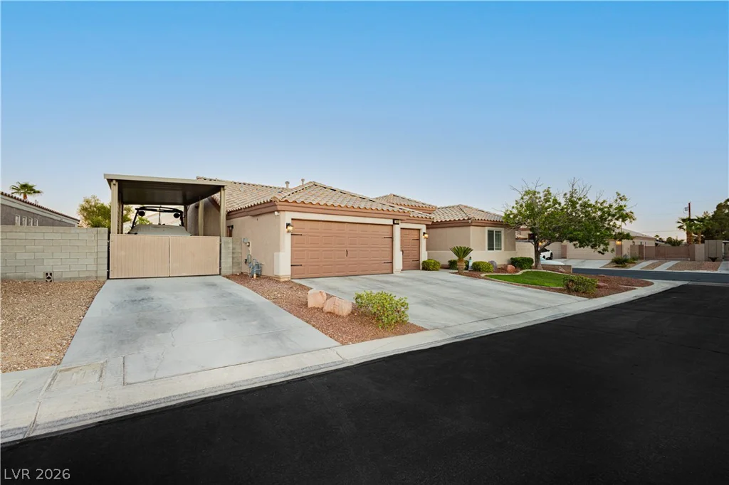 7000 Wild Wave, Las Vegas, NV 89131