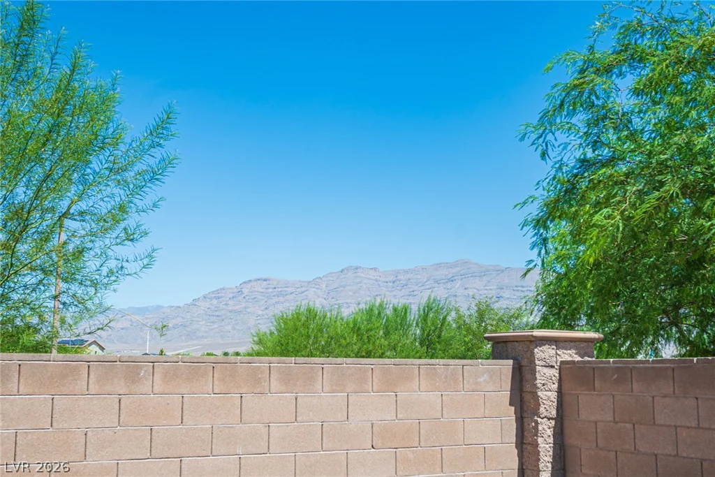7612 Linton, North Las Vegas, NV 89084