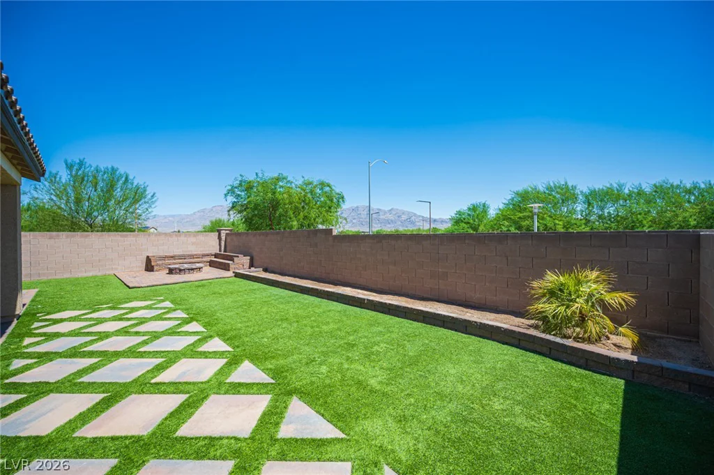 7612 Linton, North Las Vegas, NV 89084