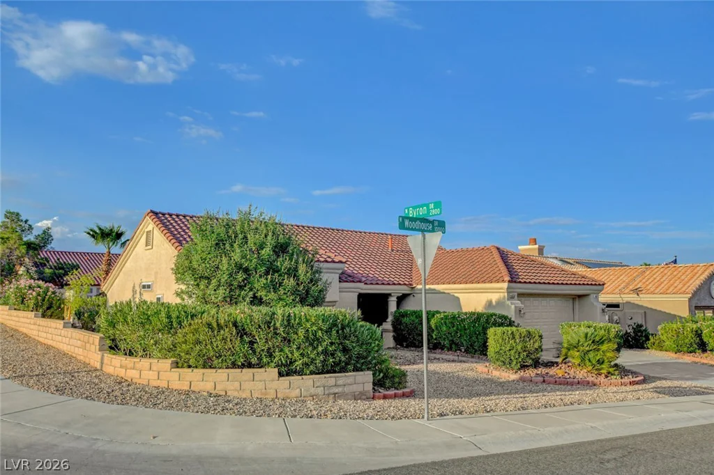 10044 Woodhouse, Las Vegas, NV 89134