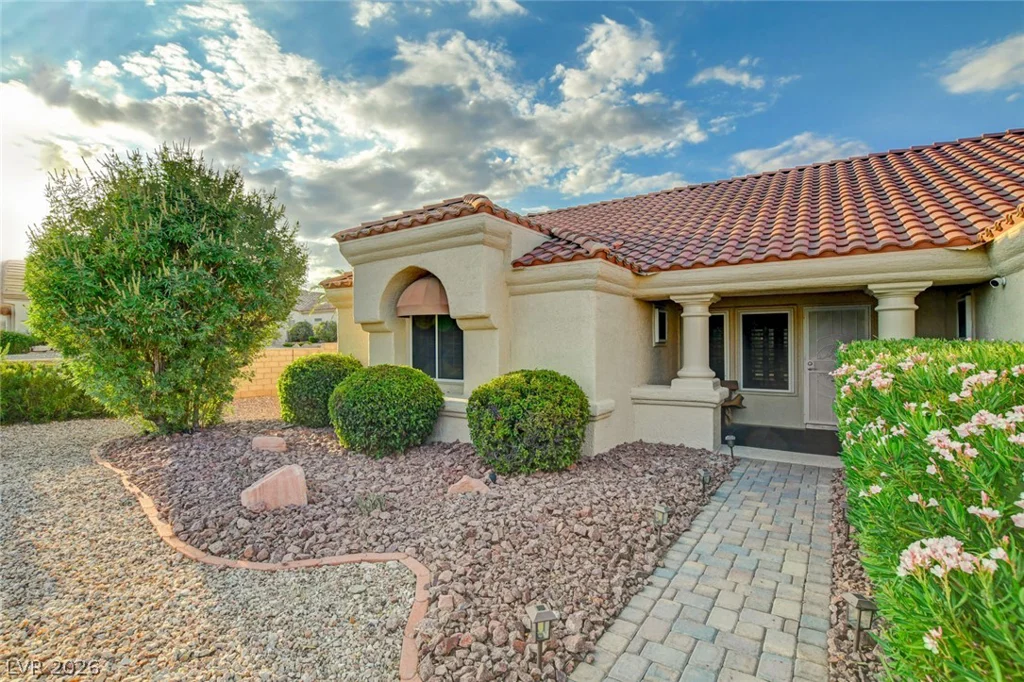 10044 Woodhouse, Las Vegas, NV 89134