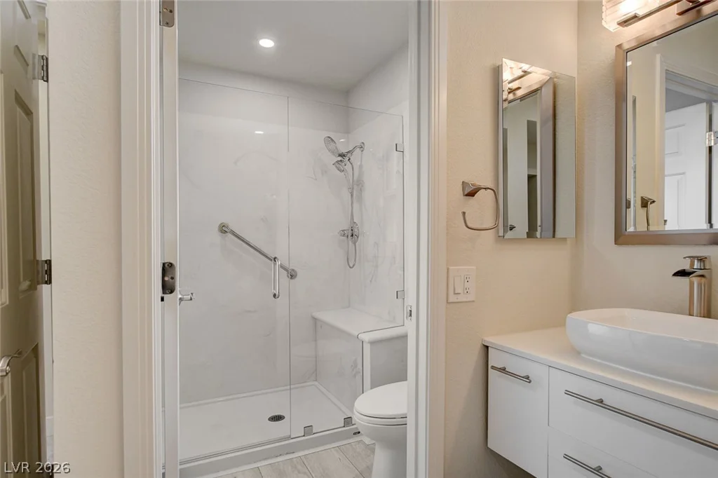10044 Woodhouse, Las Vegas, NV 89134