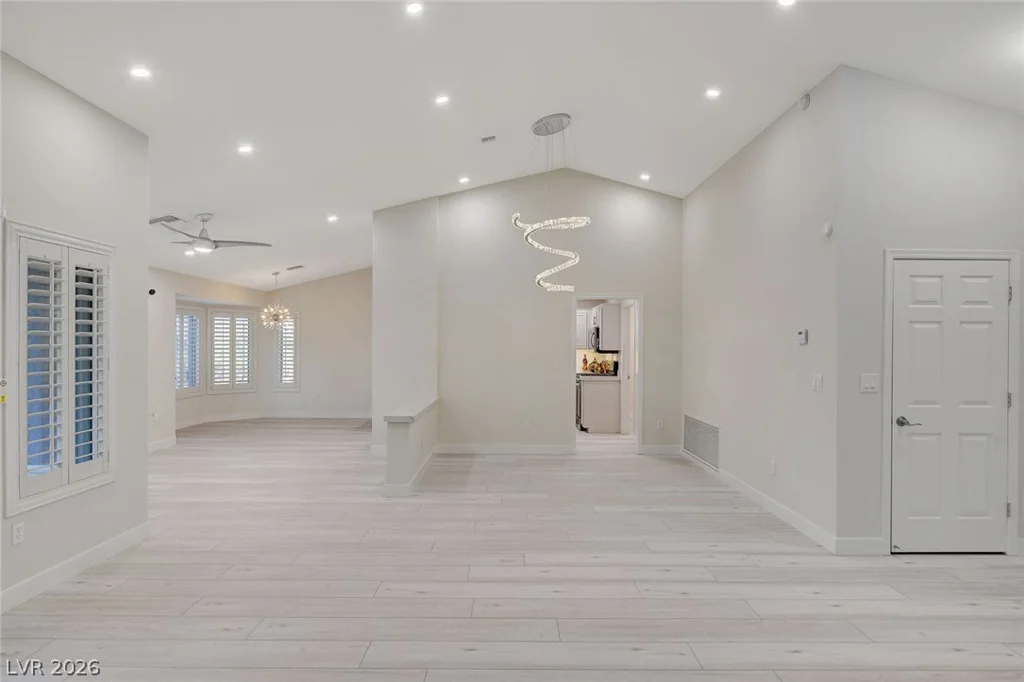 10044 Woodhouse, Las Vegas, NV 89134