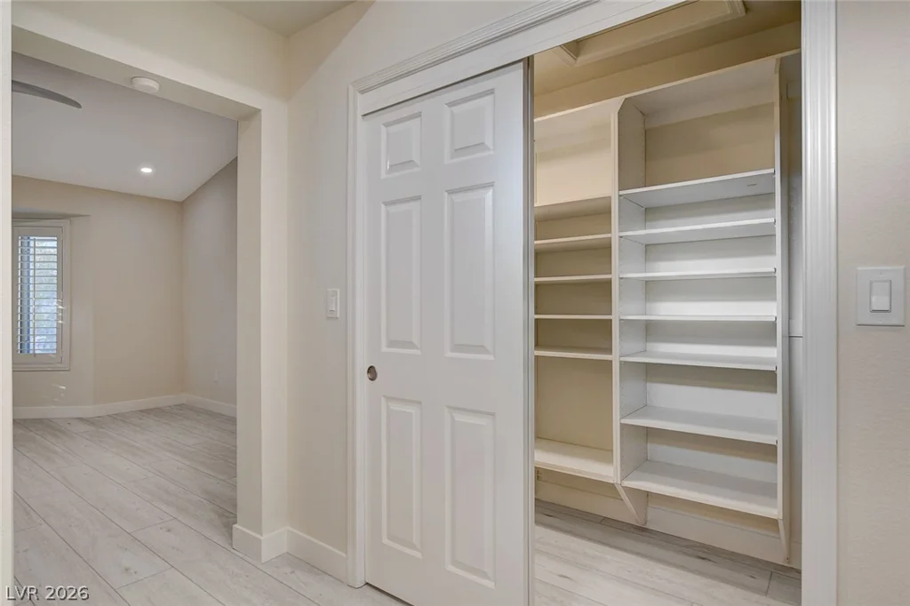 10044 Woodhouse, Las Vegas, NV 89134