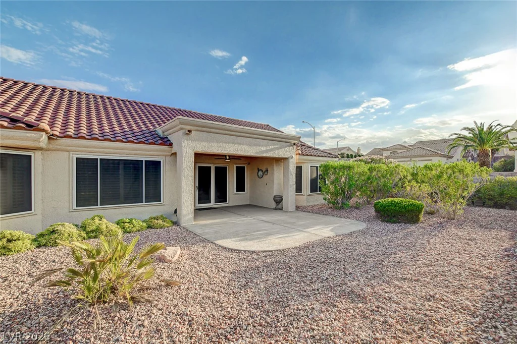 10044 Woodhouse, Las Vegas, NV 89134