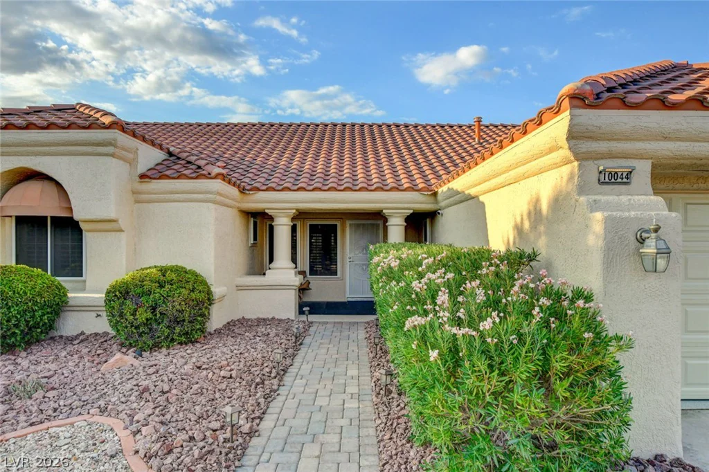 10044 Woodhouse, Las Vegas, NV 89134