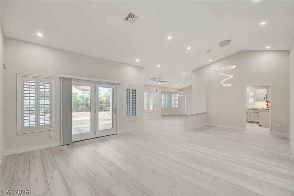 10044 Woodhouse, Las Vegas, NV 89134