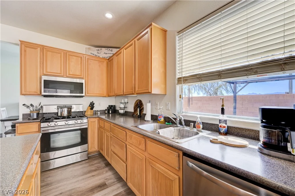 6105 Glenborough, Las Vegas, NV 89115