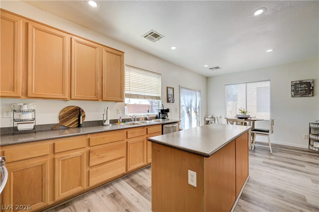 6105 Glenborough, Las Vegas, NV 89115