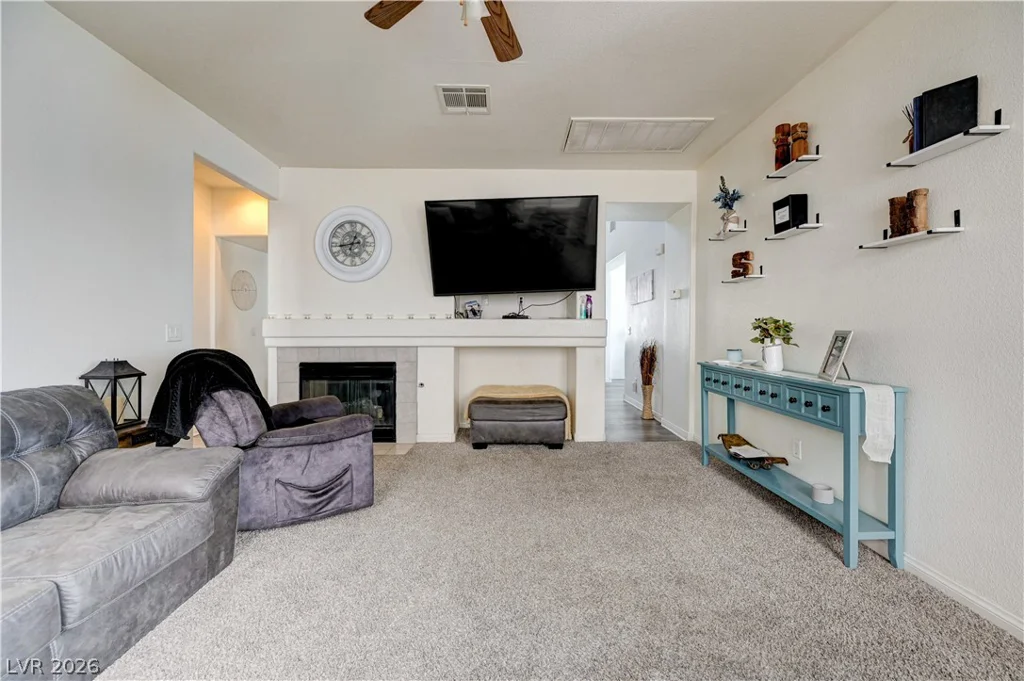 6105 Glenborough, Las Vegas, NV 89115